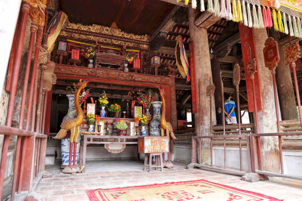 Mong Phu Communal House is used for festivals, village meetings, and religious ceremonies
